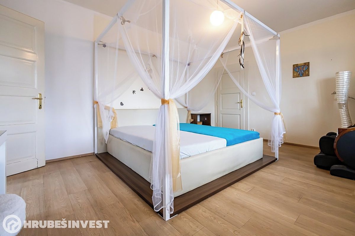 Vila 5+1, 235 m² na pozemku 5 427 m², Kouřim — fotografie