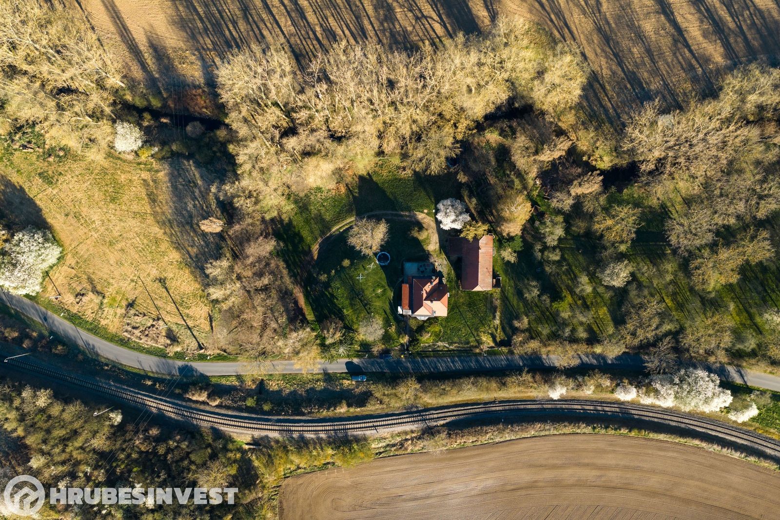 Vila 5+1, 235 m² s parkem 5 427 m², Kouřim — fotografie