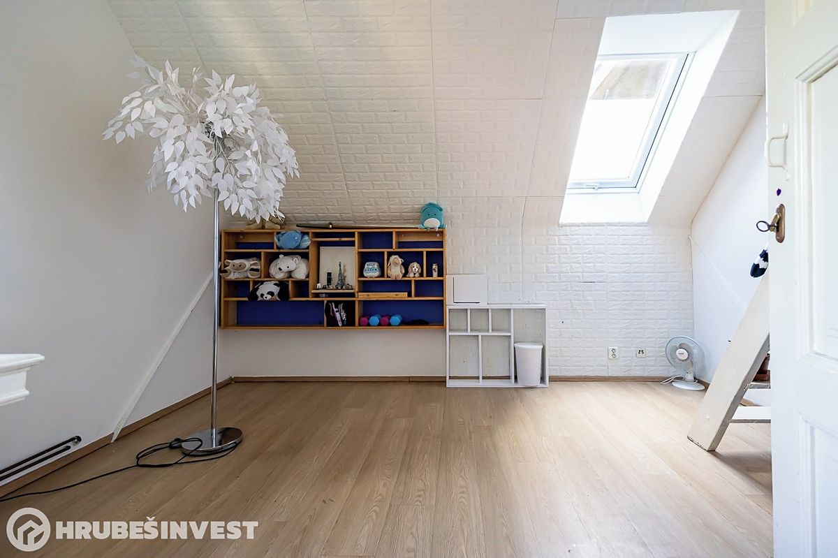 Vila 5+1, 235 m² na pozemku 5 427 m², Kouřim — fotografie