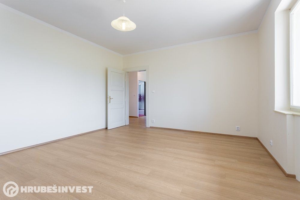 Vila 5+1, 235 m² s parkem 5 427 m², Kouřim — fotografie