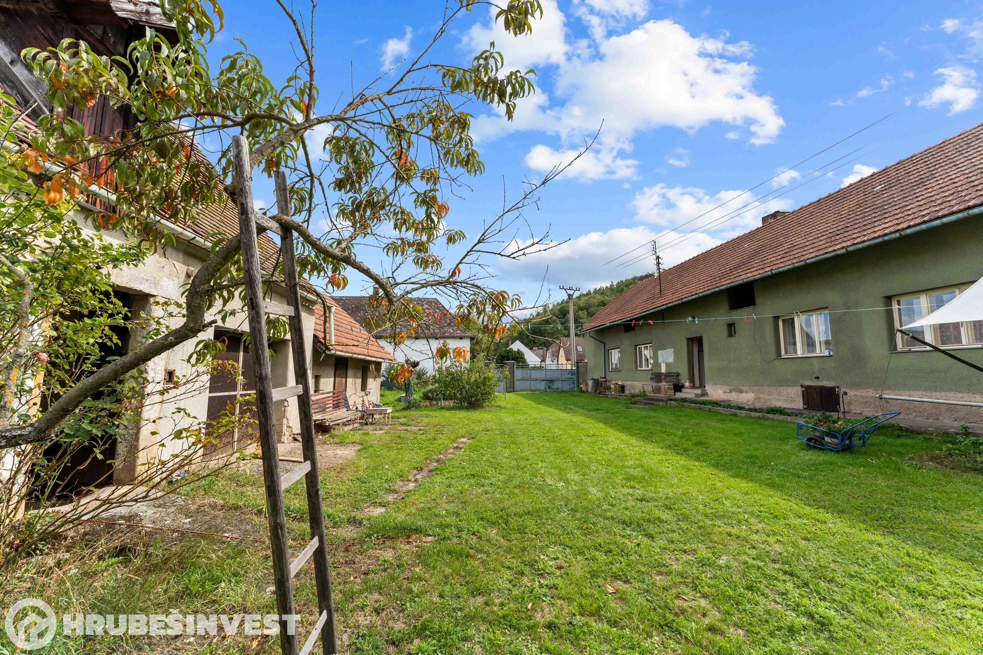 Zemědělská usedlost 1 886 m², Nižbor — fotografie