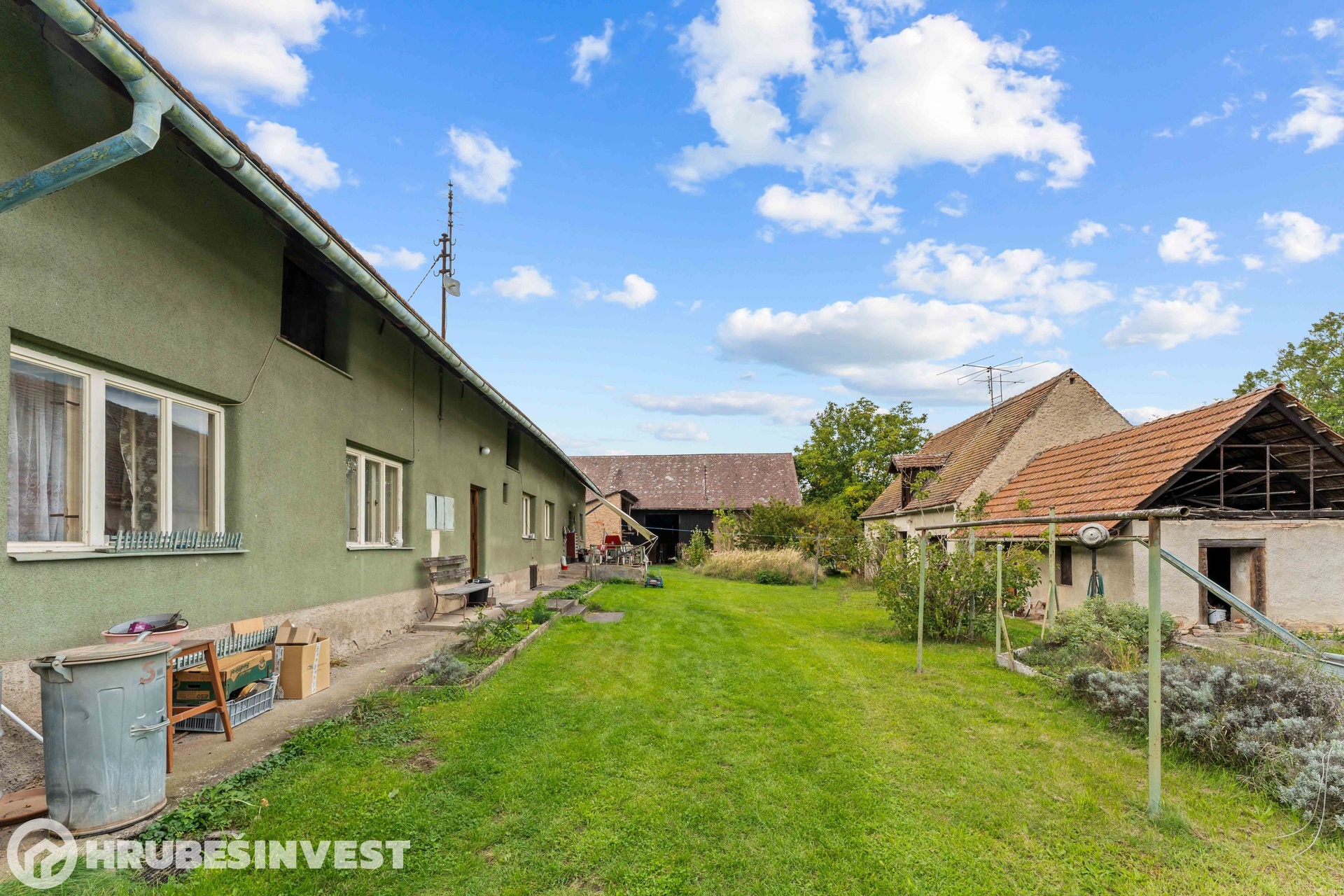 Zemědělská usedlost 1 886 m², Nižbor — fotografie