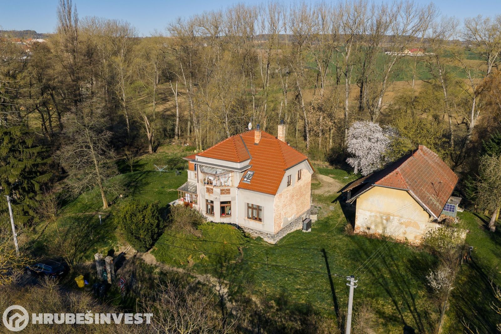 Vila 5+1, 235 m² s parkem 5 427 m², Kouřim — fotografie
