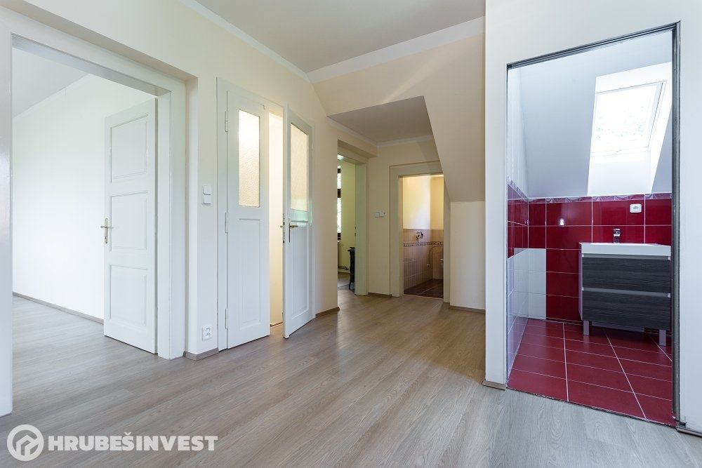 Vila 5+1, 235 m² s parkem 5 427 m², Kouřim — fotografie