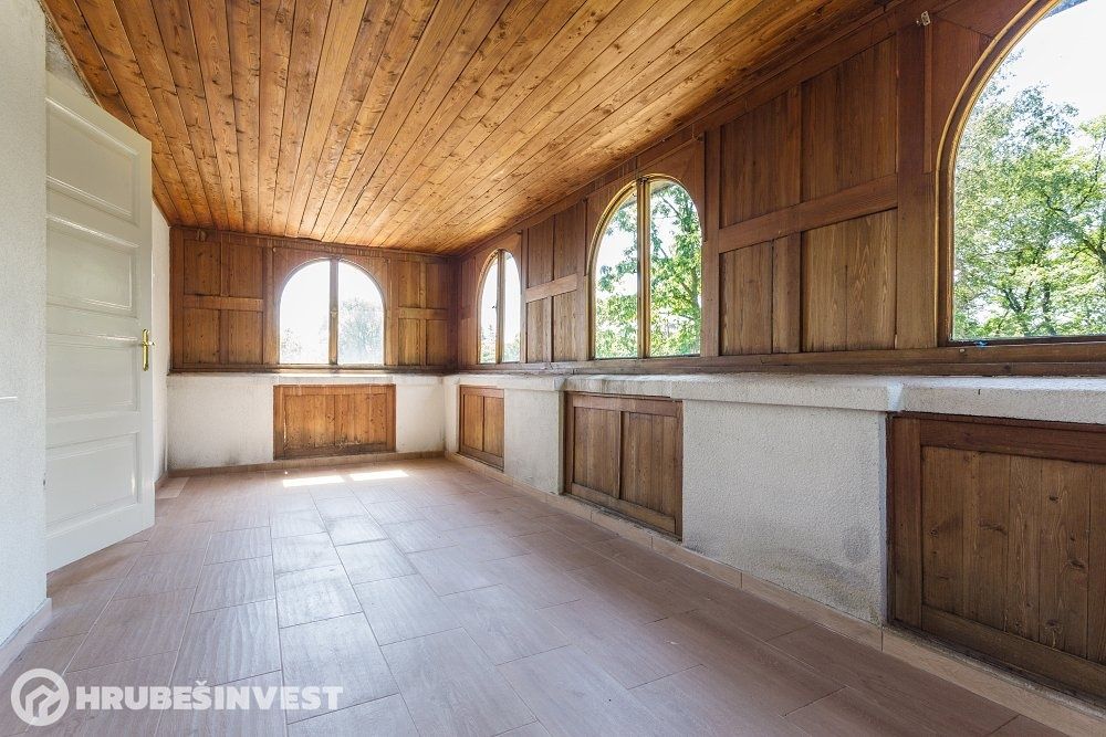 Vila 5+1, 235 m² s parkem 5 427 m², Kouřim — fotografie