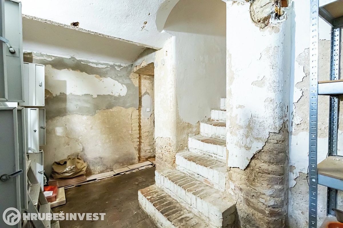 Vila 5+1, 235 m² na pozemku 5 427 m², Kouřim — fotografie