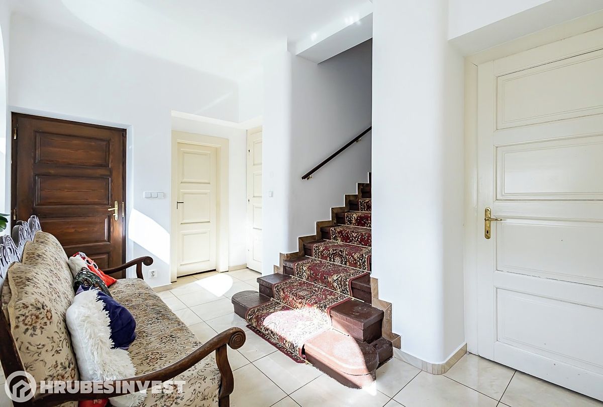 Vila 5+1, 235 m² na pozemku 5 427 m², Kouřim — fotografie