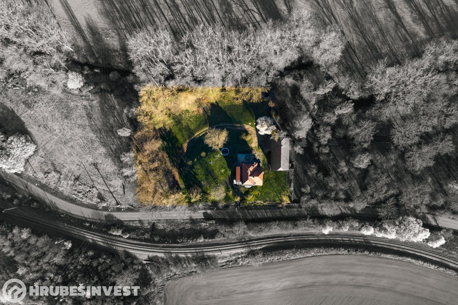 Vila 5+1, 235 m² s parkem 5 427 m², Kouřim — fotografie