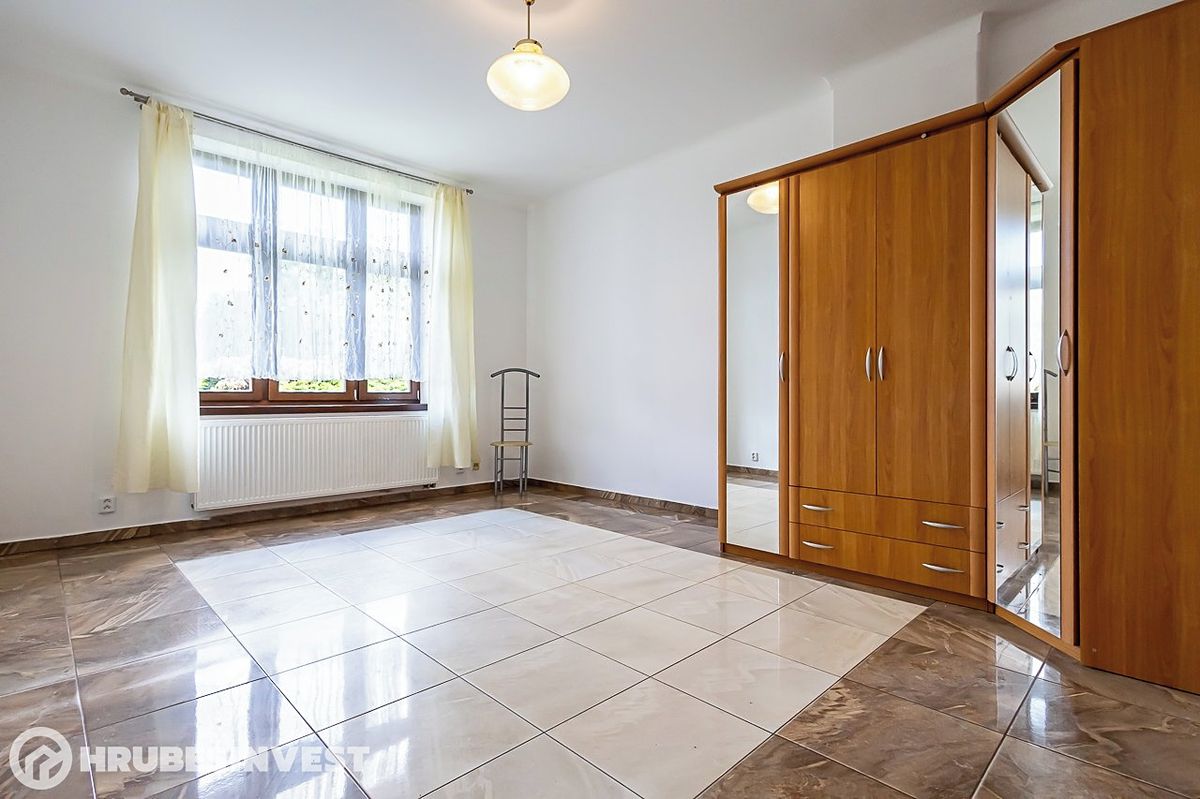 Vila 5+1, 235 m² na pozemku 5 427 m², Kouřim — fotografie