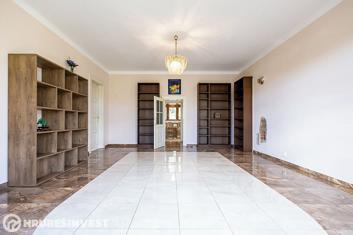 Vila 5+1, 235 m² na pozemku 5 427 m², Kouřim — fotografie