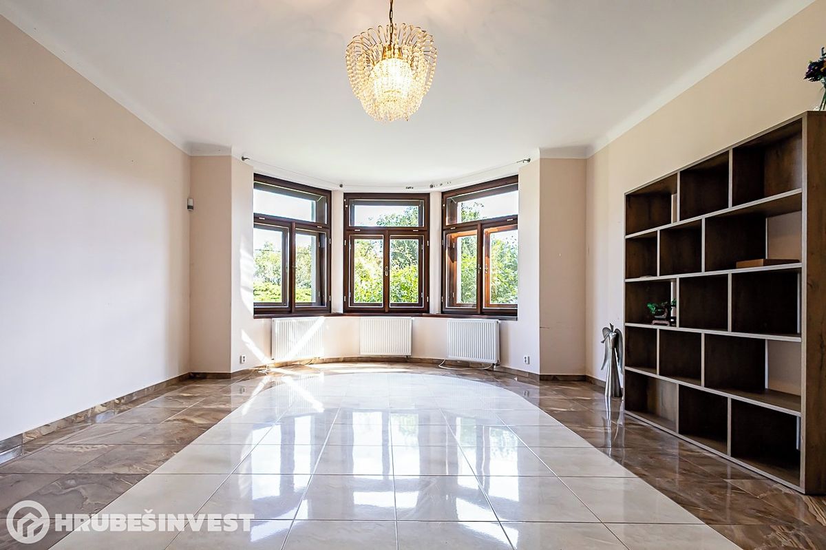 Vila 5+1, 235 m² na pozemku 5 427 m², Kouřim — fotografie