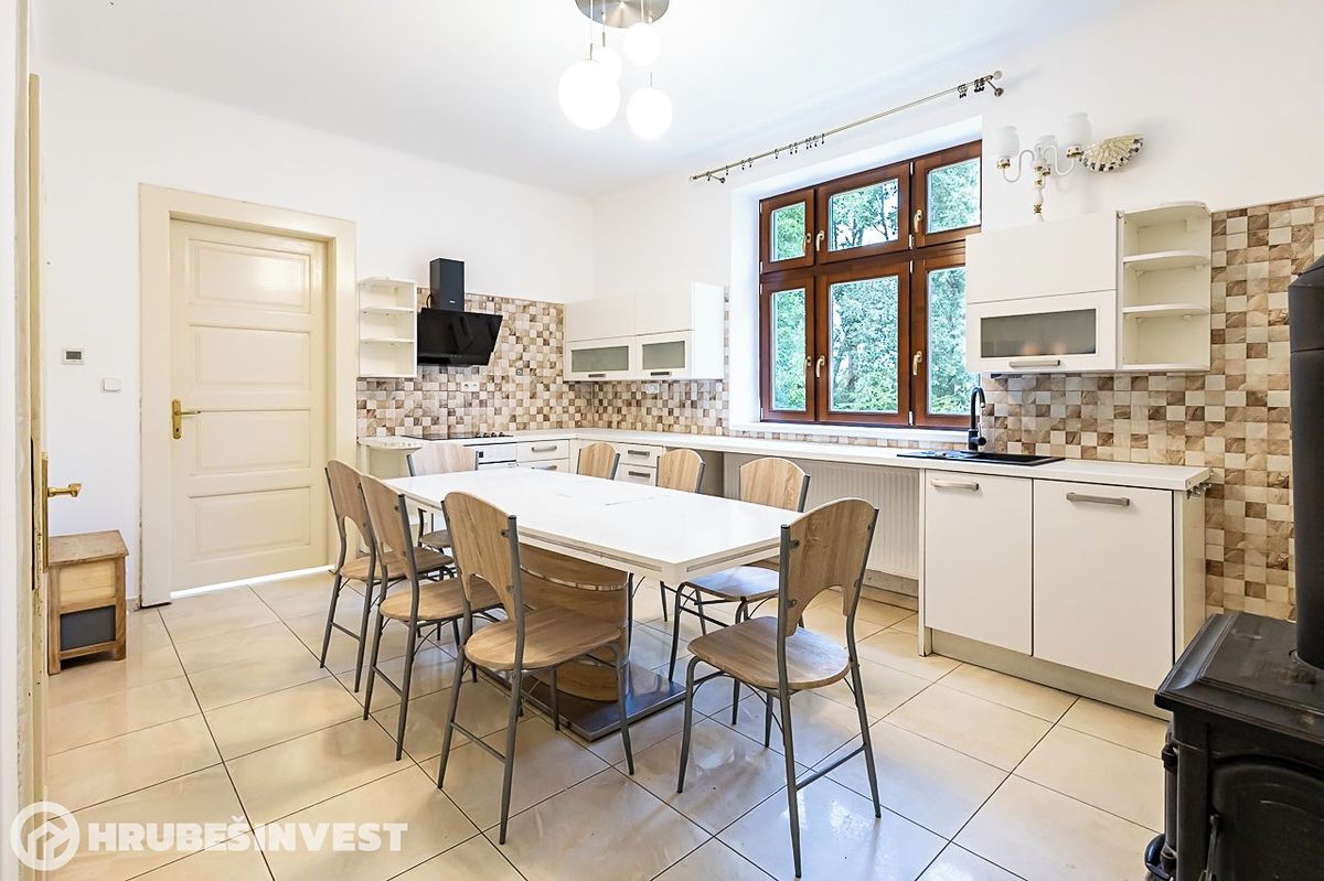 Vila 5+1, 235 m² na pozemku 5 427 m², Kouřim — fotografie