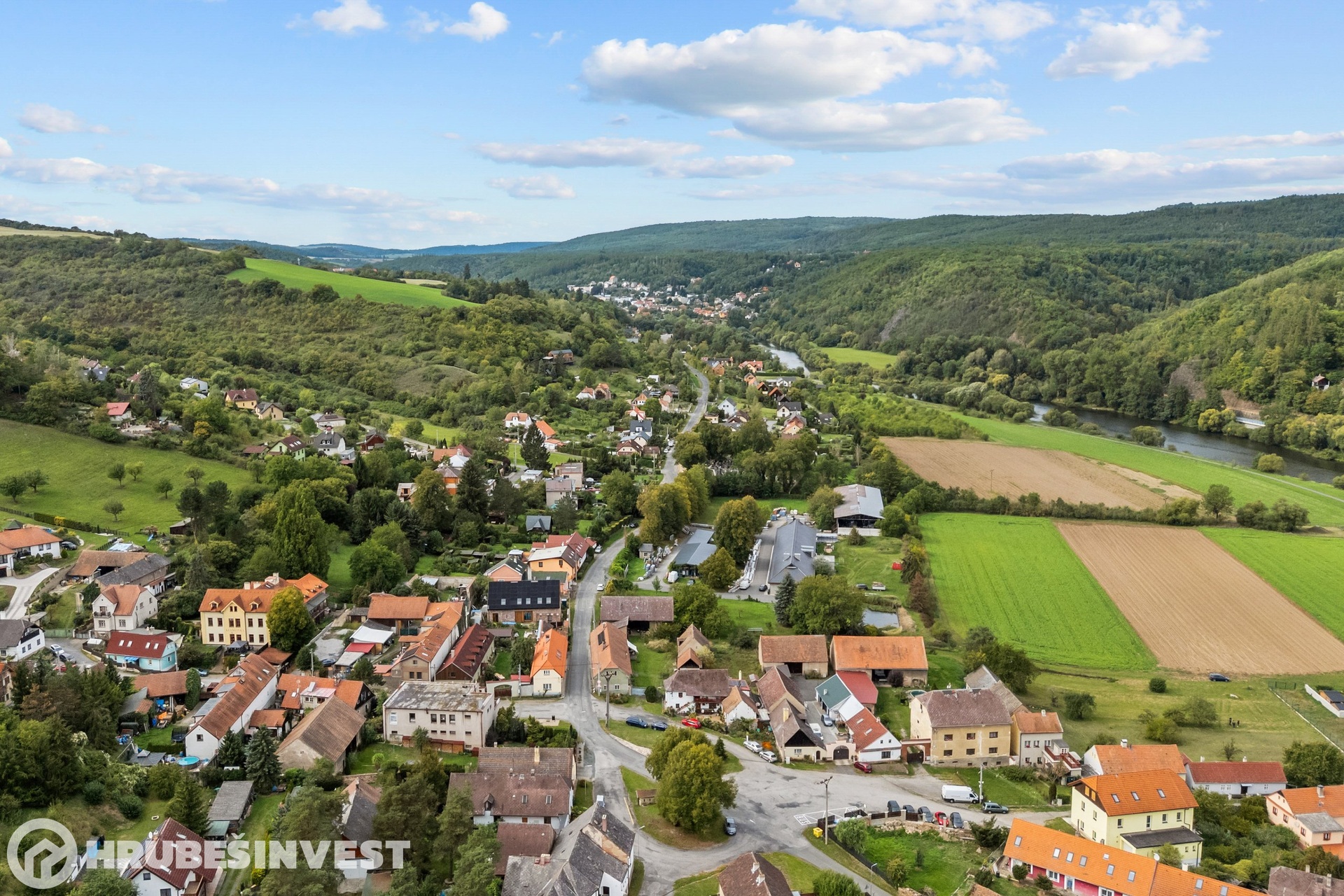 Zemědělská usedlost 1 886 m², Nižbor — fotografie