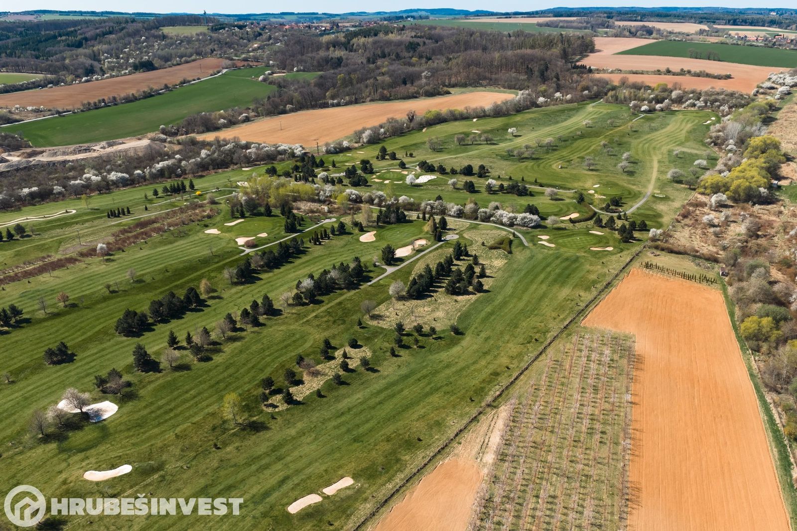 Vila 5+1, 235 m² s parkem 5 427 m², Kouřim — fotografie