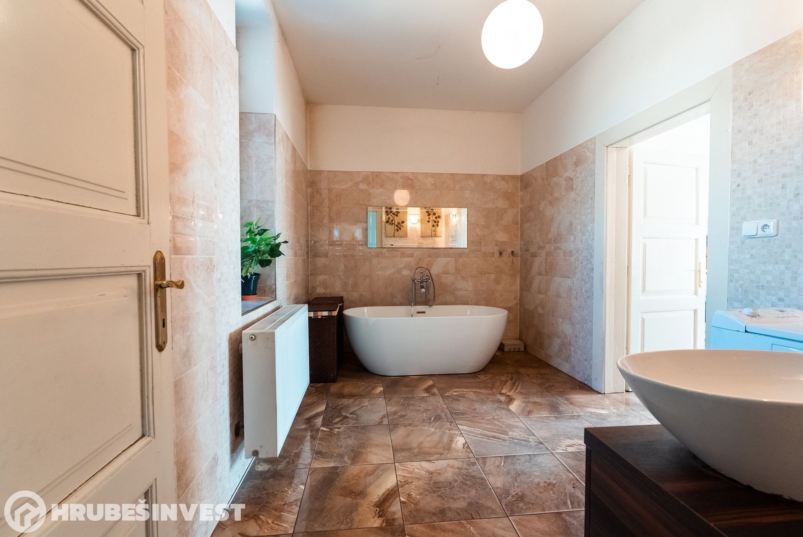 Vila 5+1, 235 m² s parkem 5 427 m², Kouřim — fotografie