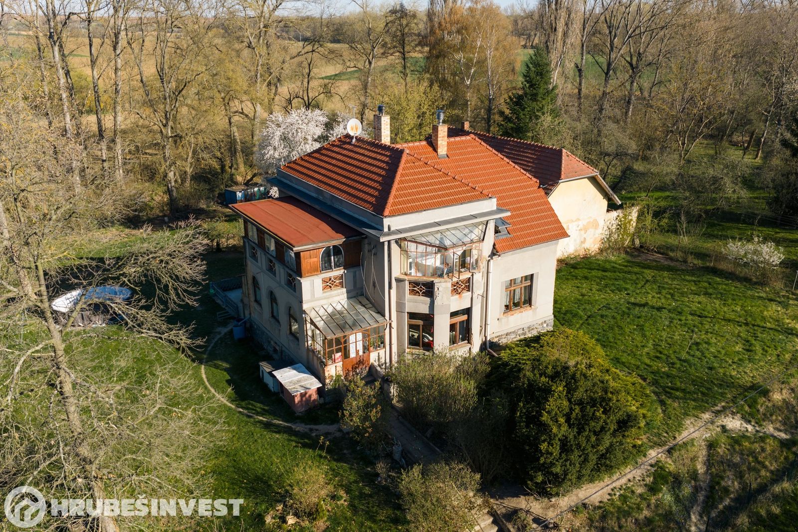 Vila 5+1, 235 m² s parkem 5 427 m², Kouřim — fotografie