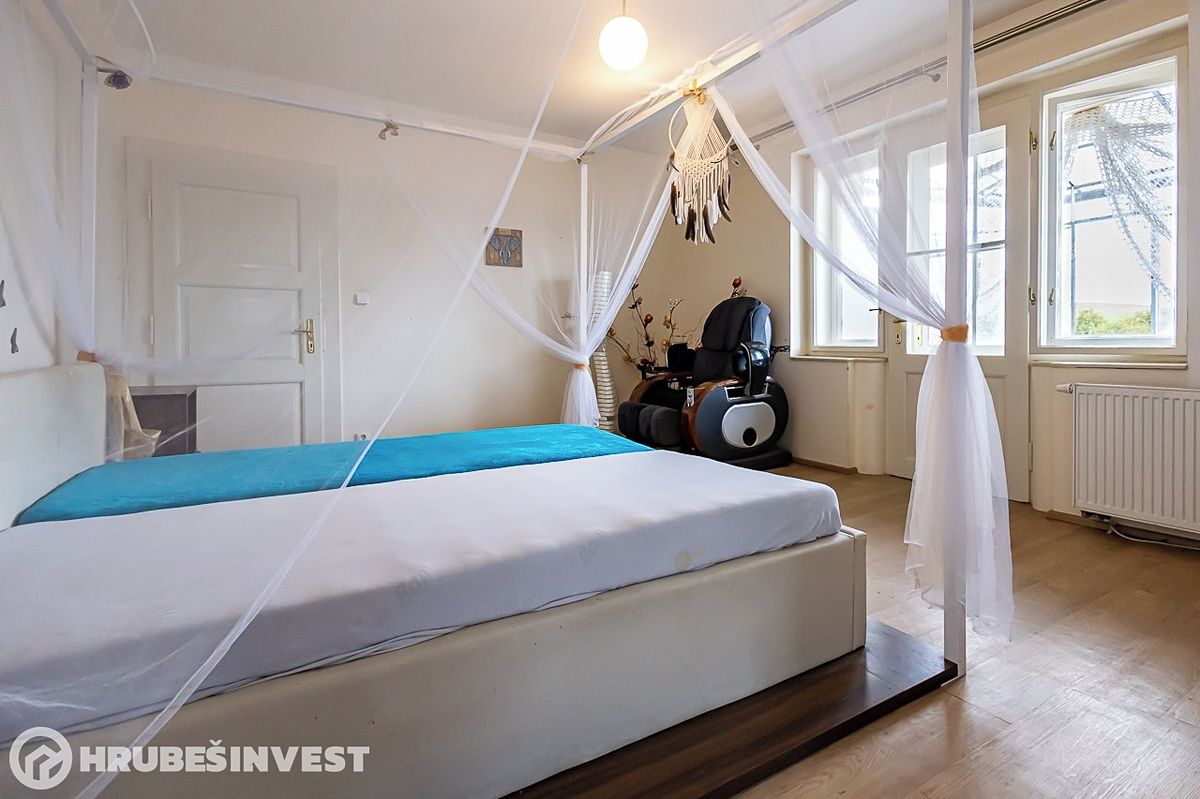 Vila 5+1, 235 m² na pozemku 5 427 m², Kouřim — fotografie