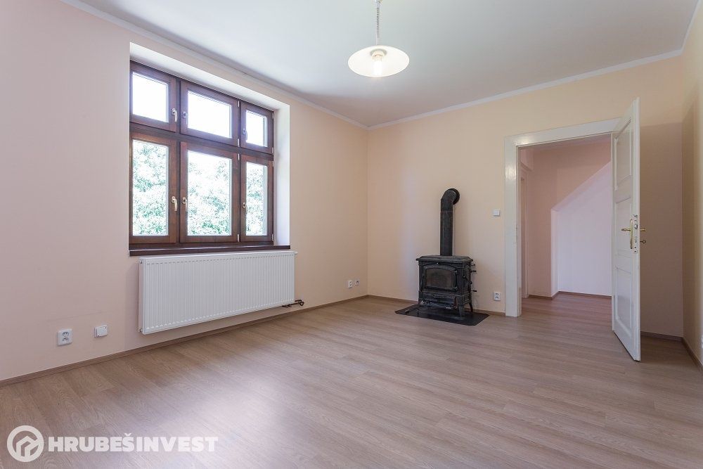 Vila 5+1, 235 m² s parkem 5 427 m², Kouřim — fotografie