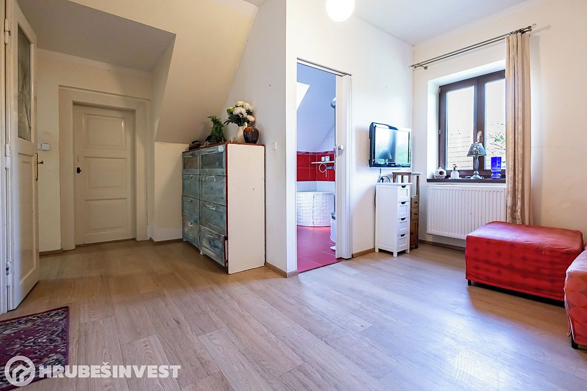 Vila 5+1, 235 m² na pozemku 5 427 m², Kouřim — fotografie