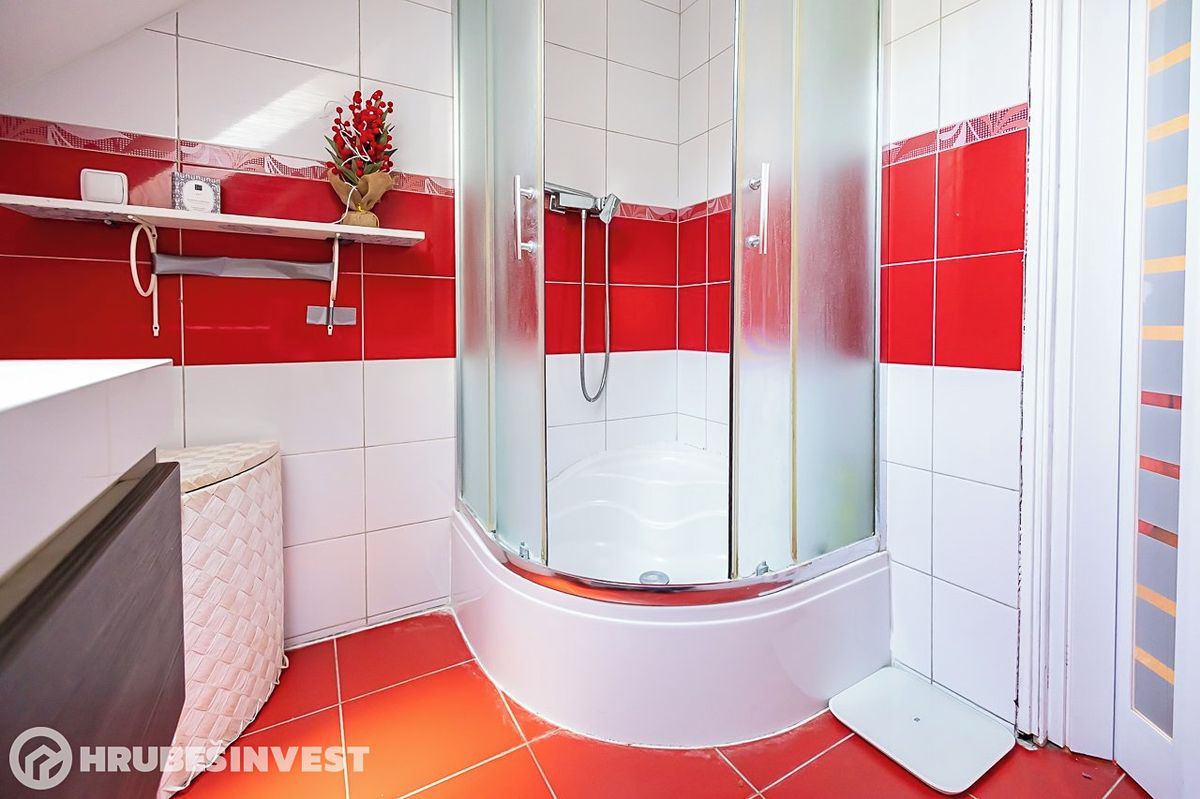 Vila 5+1, 235 m² na pozemku 5 427 m², Kouřim — fotografie