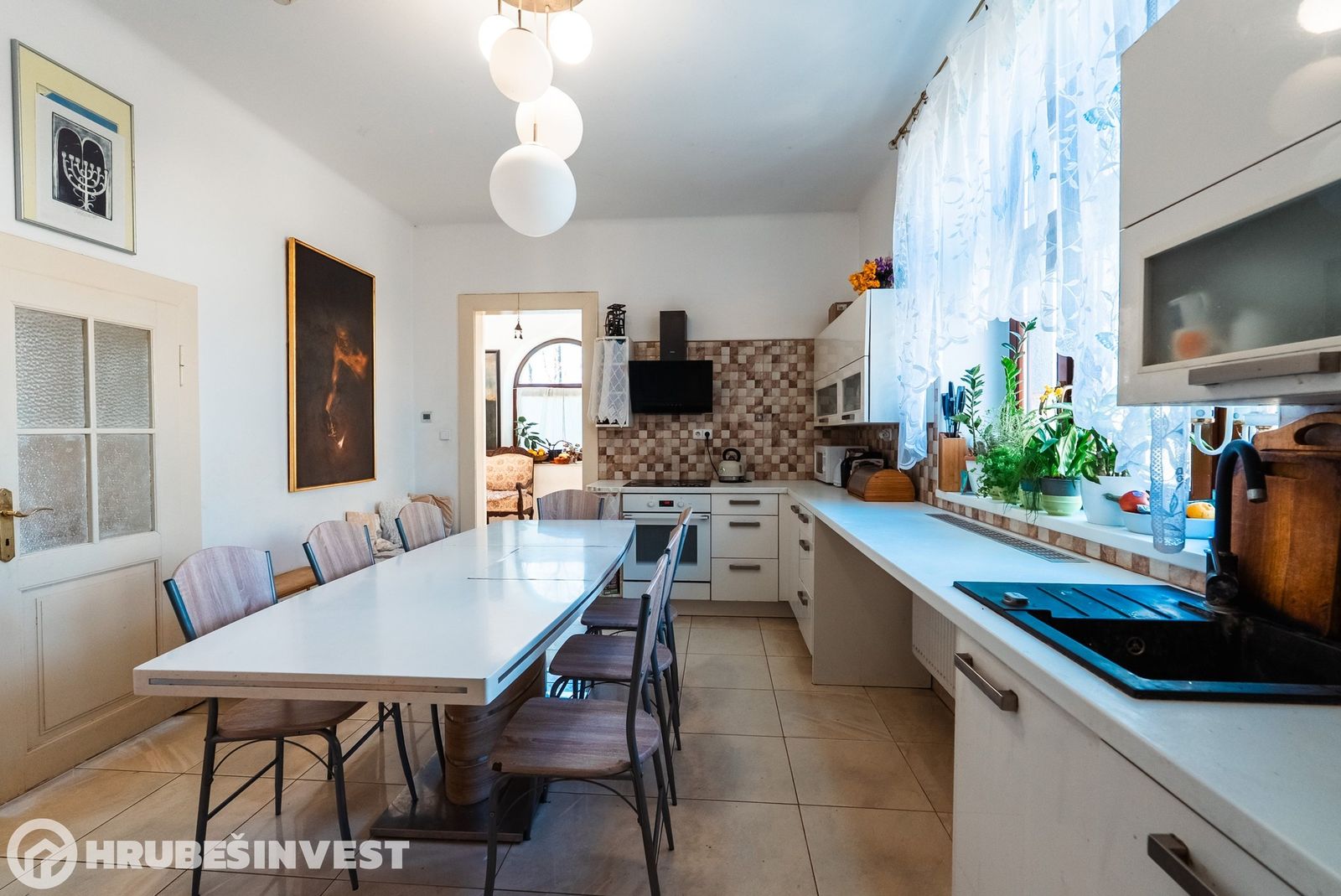 Vila 5+1, 235 m² s parkem 5 427 m², Kouřim — fotografie