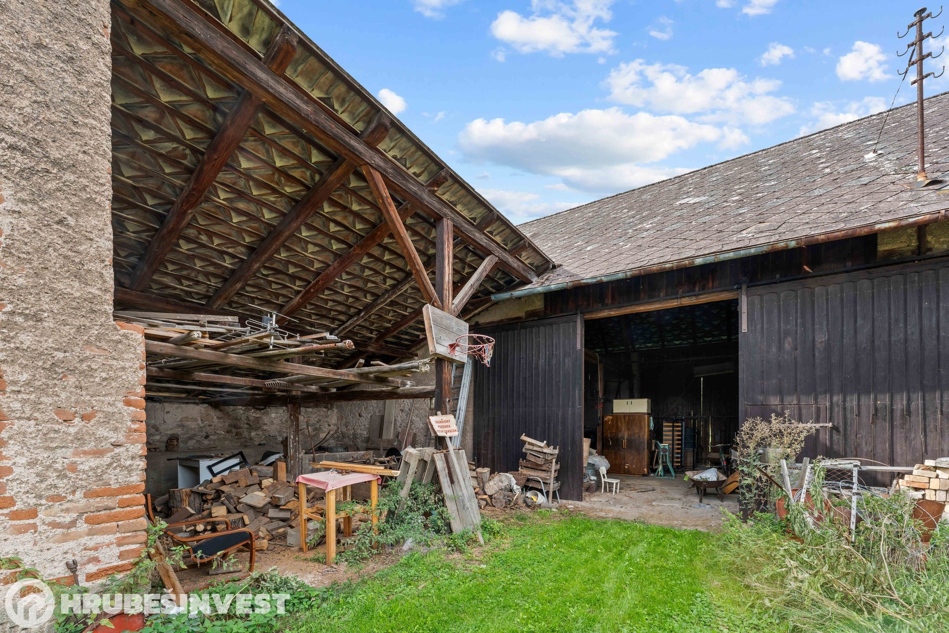 Zemědělská usedlost 1 886 m², Nižbor — fotografie