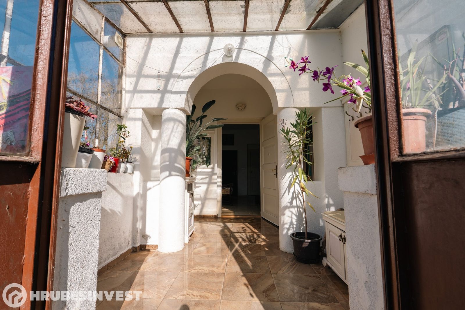 Vila 5+1, 235 m² s parkem 5 427 m², Kouřim — fotografie