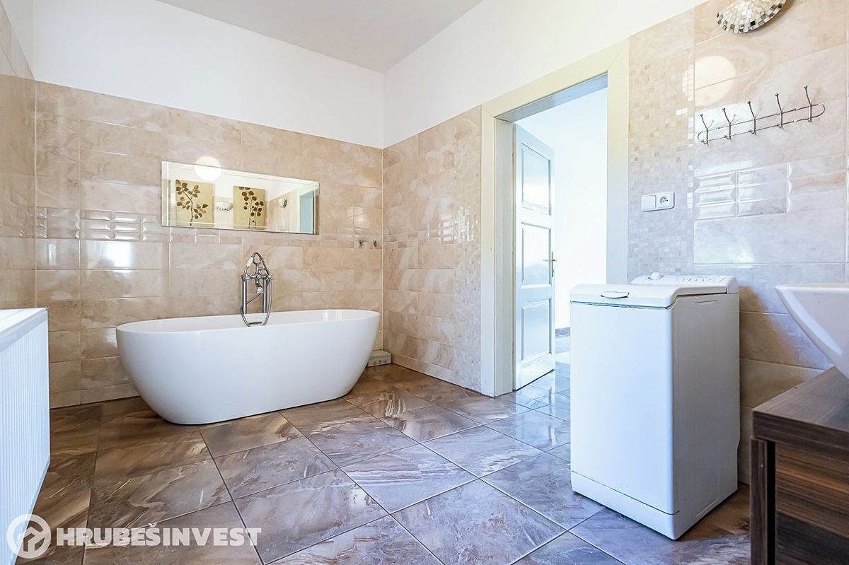 Vila 5+1, 235 m² na pozemku 5 427 m², Kouřim — fotografie