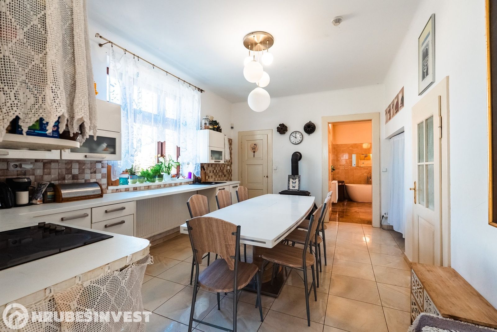 Vila 5+1, 235 m² s parkem 5 427 m², Kouřim — fotografie