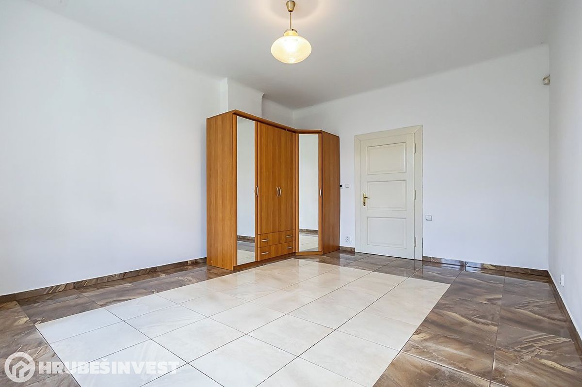 Vila 5+1, 235 m² na pozemku 5 427 m², Kouřim — fotografie