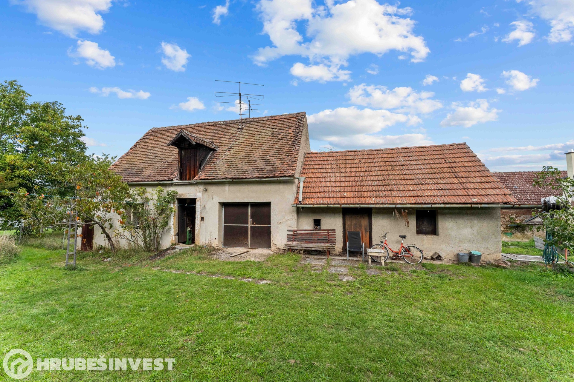 Zemědělská usedlost 1 886 m², Nižbor — fotografie