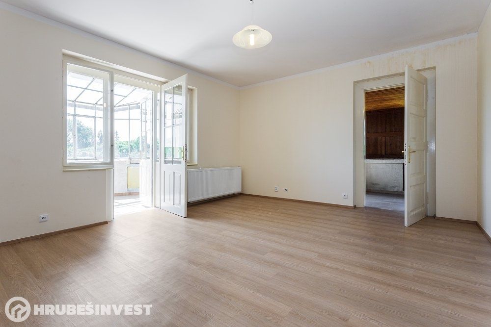 Vila 5+1, 235 m² s parkem 5 427 m², Kouřim — fotografie