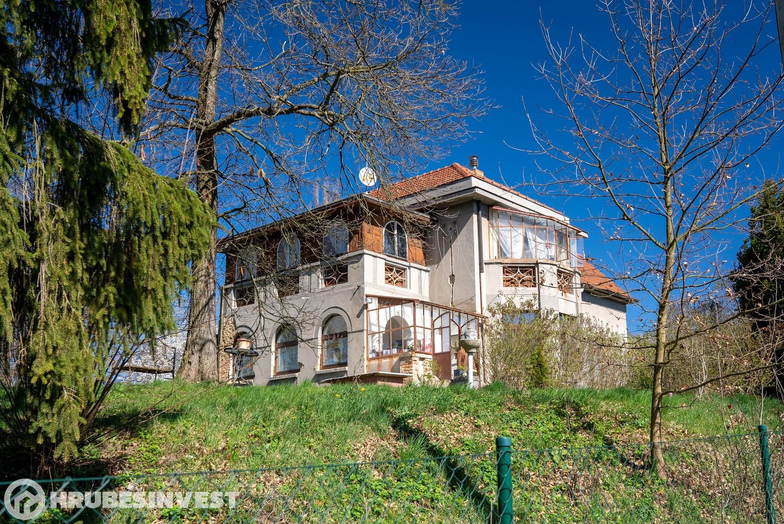 Vila 5+1, 235 m² s parkem 5 427 m², Kouřim — fotografie