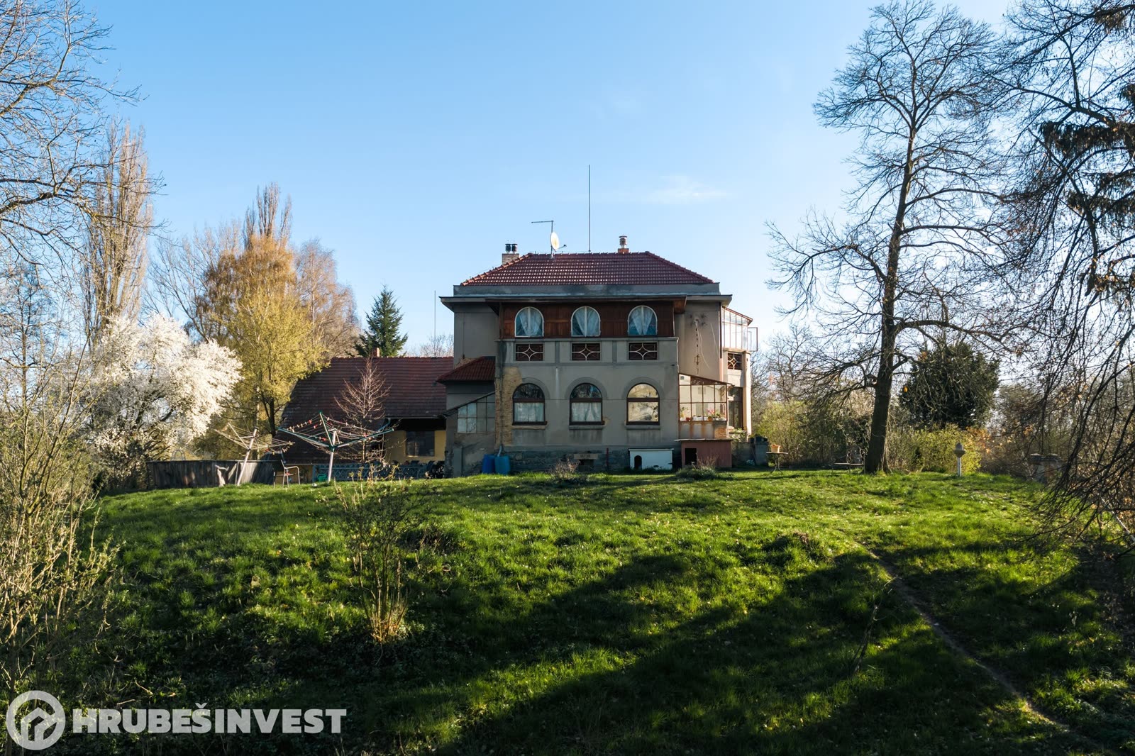 Vila 5+1, 235 m² s parkem 5 427 m², Kouřim — fotografie