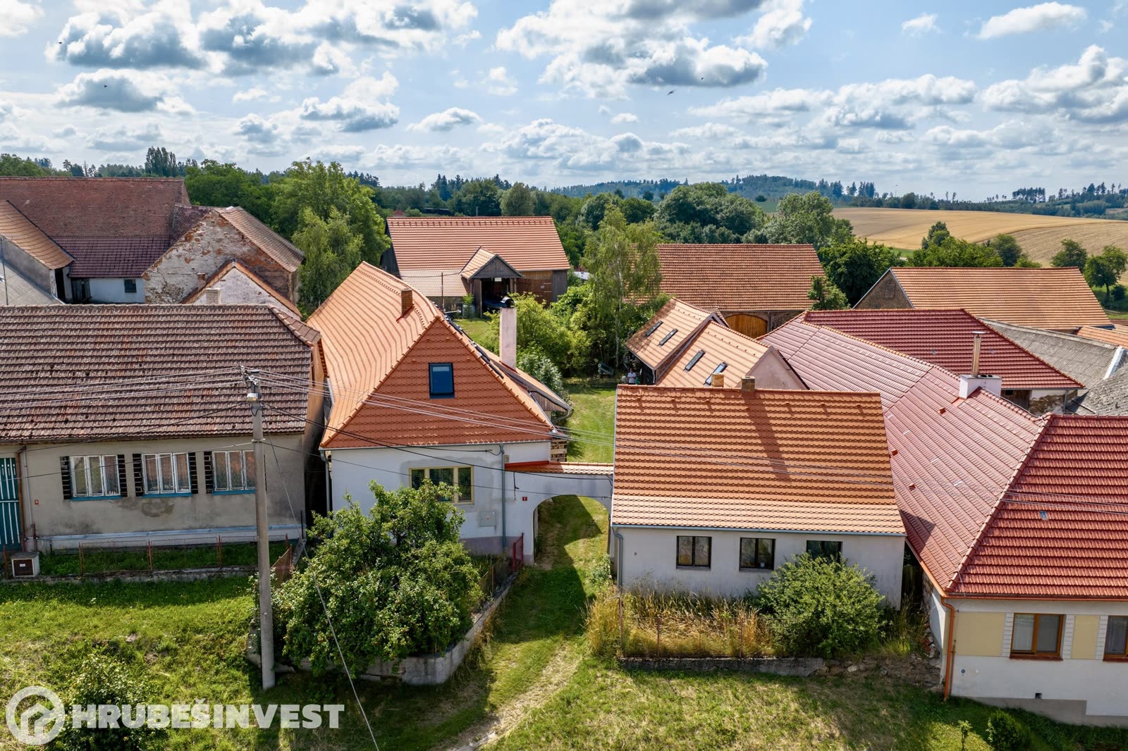 Zemědělská usedlost 426 m² s areálem 4 005 m², Lomy — fotografie